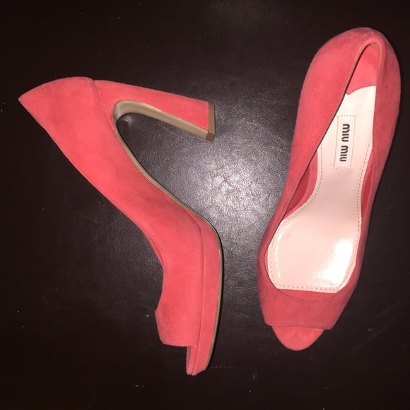 Miu Miu's Camoscio Suede Pumps - Picture 5 of 10